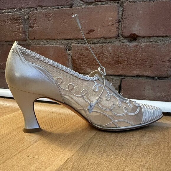 👠 Vintage Stuart Weitzman “Cinderella” Wedding Shoe 👠 - Picture 1 of 8